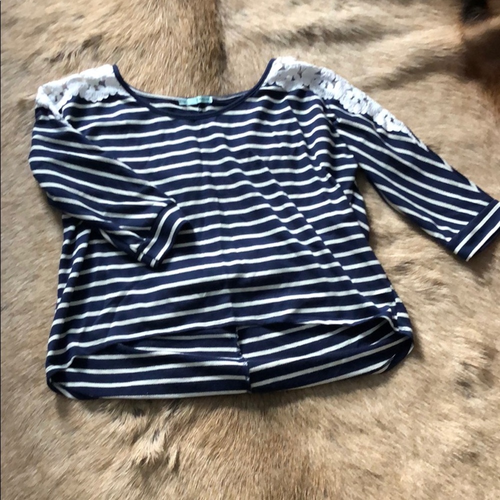 Navy stripe hi-low top